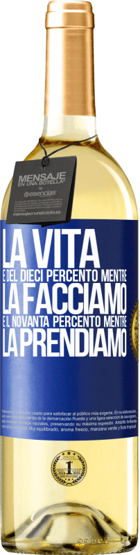 29,95 € Spedizione Gratuita | Vino bianco Edizione WHITE La vita è del dieci percento mentre la facciamo e il novanta percento mentre la prendiamo Etichetta Blu. Etichetta personalizzabile Vino giovane Raccogliere 2024 Verdejo