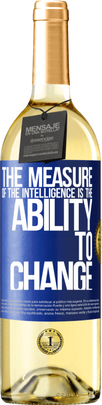 29,95 € Бесплатная доставка | Белое вино Издание WHITE Мера интеллекта - это способность меняться Синяя метка. Настраиваемая этикетка Молодое вино Урожай 2023 Verdejo
