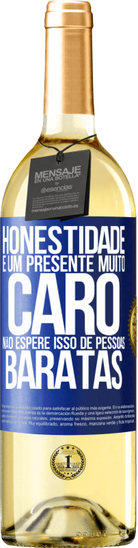 29,95 € Envio grátis | Vinho branco Edição WHITE Honestidade é um presente muito caro. Não espere isso de pessoas baratas Etiqueta Azul. Etiqueta personalizável Vinho jovem Colheita 2025 Verdejo