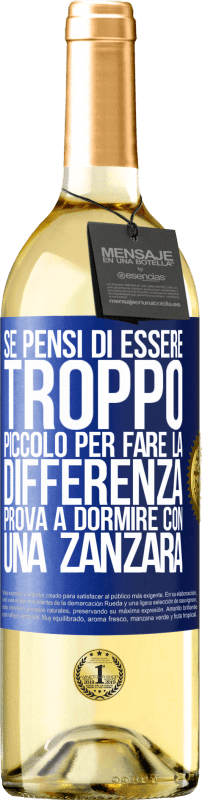 29,95 € Spedizione Gratuita | Vino bianco Edizione WHITE Se pensi di essere troppo piccolo per fare la differenza, prova a dormire con una zanzara Etichetta Blu. Etichetta personalizzabile Vino giovane Raccogliere 2024 Verdejo