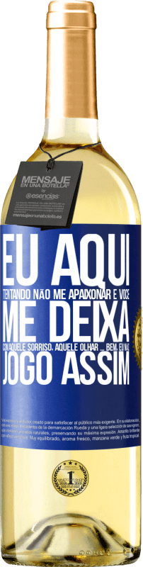 29,95 € Envio grátis | Vinho branco Edição WHITE Eu aqui tentando não me apaixonar e você me deixa com aquele sorriso, aquele olhar ... bem, eu não brinco assim Etiqueta Azul. Etiqueta personalizável Vinho jovem Colheita 2024 Verdejo