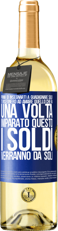 29,95 € Spedizione Gratuita | Vino bianco Edizione WHITE Prima di insegnarti a guadagnare soldi, ti insegnerò ad amare quello che fai. Una volta imparato questo, i soldi verranno da Etichetta Blu. Etichetta personalizzabile Vino giovane Raccogliere 2024 Verdejo