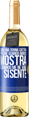 29,95 € Spedizione Gratuita | Vino bianco Edizione WHITE Sono una donna cattiva, perché quando arrivo mostra, e quando me ne vado si sente Etichetta Blu. Etichetta personalizzabile Vino giovane Raccogliere 2024 Verdejo