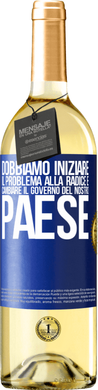 29,95 € Spedizione Gratuita | Vino bianco Edizione WHITE Dobbiamo iniziare il problema alla radice e cambiare il governo del nostro paese Etichetta Blu. Etichetta personalizzabile Vino giovane Raccogliere 2024 Verdejo