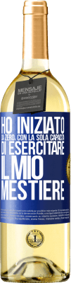 29,95 € Spedizione Gratuita | Vino bianco Edizione WHITE Ho iniziato da zero, con la sola capacità di esercitare il mio mestiere Etichetta Blu. Etichetta personalizzabile Vino giovane Raccogliere 2023 Verdejo