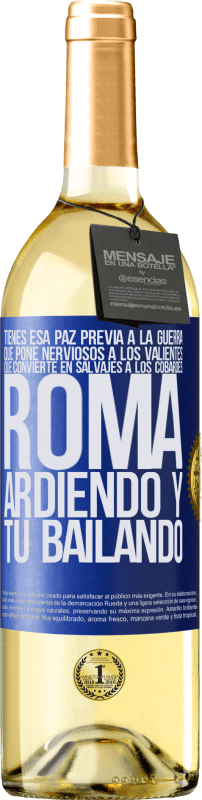 29,95 € Envío gratis | Vino Blanco Edición WHITE Tienes esa paz previa a la guerra que pone nerviosos a los valientes, que convierte en salvajes a los cobardes. Roma Etiqueta Azul. Etiqueta personalizable Vino joven Cosecha 2024 Verdejo