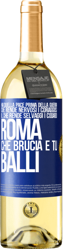 29,95 € Spedizione Gratuita | Vino bianco Edizione WHITE Hai quella pace prima della guerra che rende nervosi i coraggiosi, il che rende selvaggi i codardi. Roma che brucia e tu Etichetta Blu. Etichetta personalizzabile Vino giovane Raccogliere 2024 Verdejo