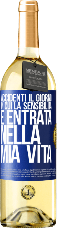 29,95 € Spedizione Gratuita | Vino bianco Edizione WHITE Accidenti il giorno in cui la sensibilità è entrata nella mia vita Etichetta Blu. Etichetta personalizzabile Vino giovane Raccogliere 2024 Verdejo