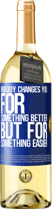 29,95 € Бесплатная доставка | Белое вино Издание WHITE Никто не меняет тебя на что-то лучше, но на что-то проще Синяя метка. Настраиваемая этикетка Молодое вино Урожай 2023 Verdejo