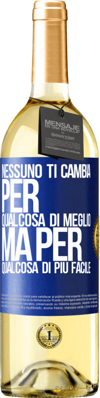 29,95 € Spedizione Gratuita | Vino bianco Edizione WHITE Nessuno ti cambia per qualcosa di meglio, ma per qualcosa di più facile Etichetta Blu. Etichetta personalizzabile Vino giovane Raccogliere 2024 Verdejo