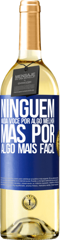 29,95 € Envio grátis | Vinho branco Edição WHITE Ninguém muda você por algo melhor, mas por algo mais fácil Etiqueta Azul. Etiqueta personalizável Vinho jovem Colheita 2024 Verdejo