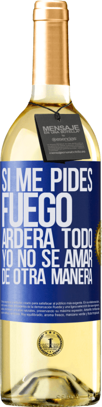 29,95 € Envío gratis | Vino Blanco Edición WHITE Si me pides fuego, arderá todo. Yo no sé amar de otra manera Etiqueta Azul. Etiqueta personalizable Vino joven Cosecha 2024 Verdejo