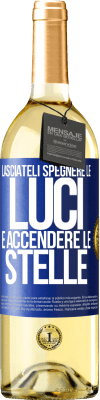 29,95 € Spedizione Gratuita | Vino bianco Edizione WHITE Lasciateli spegnere le luci e accendere le stelle Etichetta Blu. Etichetta personalizzabile Vino giovane Raccogliere 2024 Verdejo