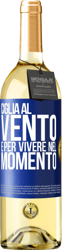 29,95 € Spedizione Gratuita | Vino bianco Edizione WHITE Ciglia al vento e per vivere nel momento Etichetta Blu. Etichetta personalizzabile Vino giovane Raccogliere 2024 Verdejo