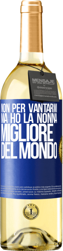 29,95 € Spedizione Gratuita | Vino bianco Edizione WHITE Non per vantarmi, ma ho la nonna migliore del mondo Etichetta Blu. Etichetta personalizzabile Vino giovane Raccogliere 2024 Verdejo