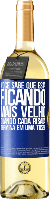 29,95 € Envio grátis | Vinho branco Edição WHITE Você sabe que está ficando mais velho, quando cada risada termina em uma tosse Etiqueta Azul. Etiqueta personalizável Vinho jovem Colheita 2024 Verdejo