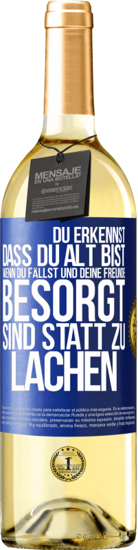 29,95 € Kostenloser Versand | Weißwein WHITE Ausgabe Du erkennst, dass du alt bist, wenn du fällst und deine Freunde besorgt sind statt zu lachen Blaue Markierung. Anpassbares Etikett Junger Wein Ernte 2024 Verdejo