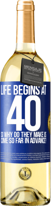 29,95 € Бесплатная доставка | Белое вино Издание WHITE Жизнь начинается в 40 лет. Так почему же они заставляют нас заходить так далеко вперед? Синяя метка. Настраиваемая этикетка Молодое вино Урожай 2023 Verdejo