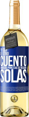 29,95 € Envío gratis | Vino Blanco Edición WHITE Yo soy de otro cuento donde las princesas se rescatan solas Etiqueta Azul. Etiqueta personalizable Vino joven Cosecha 2023 Verdejo