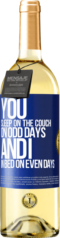 29,95 € Free Shipping | White Wine WHITE Edition You sleep on the couch on odd days and I in bed on even days Blue Label. Customizable label Young wine Harvest 2023 Verdejo