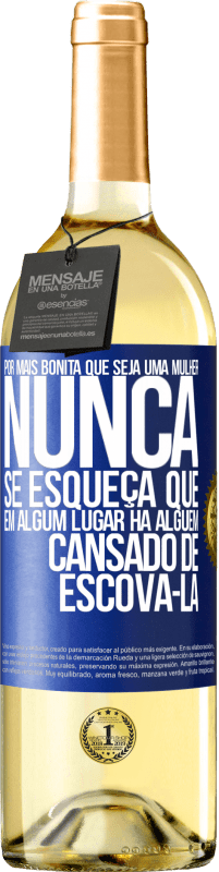 29,95 € Envio grátis | Vinho branco Edição WHITE Por mais bonita que seja uma mulher, nunca se esqueça que em algum lugar há alguém cansado de escová-la Etiqueta Azul. Etiqueta personalizável Vinho jovem Colheita 2023 Verdejo