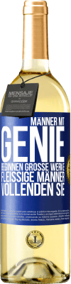 29,95 € Kostenloser Versand | Weißwein WHITE Ausgabe Männer mit Genie beginnen große Werke. Fleißige Männer vollenden sie. Blaue Markierung. Anpassbares Etikett Junger Wein Ernte 2024 Verdejo