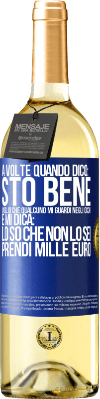 29,95 € Spedizione Gratuita | Vino bianco Edizione WHITE A volte quando dico: sto bene, voglio che qualcuno mi guardi negli occhi e mi dica: lo so che non lo sei, prendi mille euro Etichetta Blu. Etichetta personalizzabile Vino giovane Raccogliere 2023 Verdejo