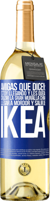 29,95 € Envío gratis | Vino Blanco Edición WHITE Amigas que dicen: Estoy llegando. Y les queda: cruzar la Gran Muralla China, llegar a Mordor y salir de Ikea Etiqueta Azul. Etiqueta personalizable Vino joven Cosecha 2023 Verdejo