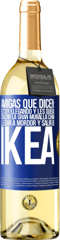 29,95 € Envío gratis | Vino Blanco Edición WHITE Amigas que dicen: Estoy llegando. Y les queda: cruzar la Gran Muralla China, llegar a Mordor y salir de Ikea Etiqueta Azul. Etiqueta personalizable Vino joven Cosecha 2025 Verdejo