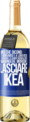 29,95 € Spedizione Gratuita | Vino bianco Edizione WHITE Amici che dicono: sto arrivando. E a loro resta: attraversare la Grande Muraglia Cinese, raggiungere Mordor e lasciare Ikea Etichetta Blu. Etichetta personalizzabile Vino giovane Raccogliere 2023 Verdejo