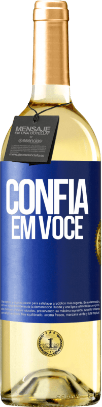 29,95 € Envio grátis | Vinho branco Edição WHITE Confia em você Etiqueta Azul. Etiqueta personalizável Vinho jovem Colheita 2023 Verdejo