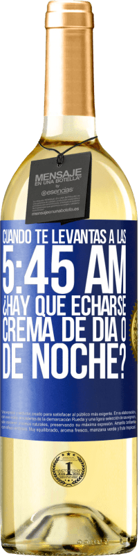 29,95 € Envío gratis | Vino Blanco Edición WHITE Cuando te levantas a las 5:45 AM, ¿Hay que echarse crema de día o de noche? Etiqueta Azul. Etiqueta personalizable Vino joven Cosecha 2023 Verdejo