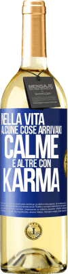 29,95 € Spedizione Gratuita | Vino bianco Edizione WHITE Nella vita alcune cose arrivano calme e altre con karma Etichetta Blu. Etichetta personalizzabile Vino giovane Raccogliere 2023 Verdejo