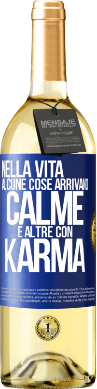 29,95 € Spedizione Gratuita | Vino bianco Edizione WHITE Nella vita alcune cose arrivano calme e altre con karma Etichetta Blu. Etichetta personalizzabile Vino giovane Raccogliere 2024 Verdejo