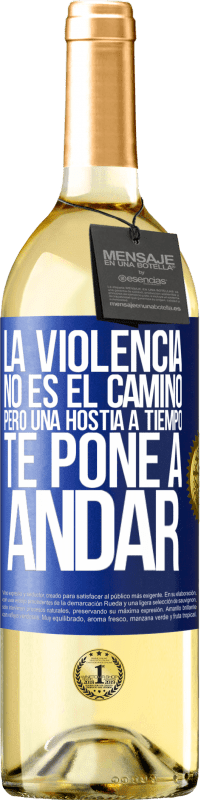 29,95 € Envío gratis | Vino Blanco Edición WHITE La violencia no es el camino, pero una hostia a tiempo te pone a andar Etiqueta Azul. Etiqueta personalizable Vino joven Cosecha 2023 Verdejo