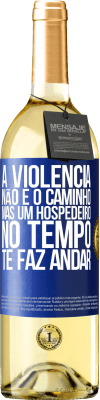 29,95 € Envio grátis | Vinho branco Edição WHITE A violência não é o caminho, mas um hospedeiro no tempo te faz andar Etiqueta Azul. Etiqueta personalizável Vinho jovem Colheita 2024 Verdejo