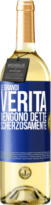 29,95 € Spedizione Gratuita | Vino bianco Edizione WHITE Le grandi verità vengono dette scherzosamente Etichetta Blu. Etichetta personalizzabile Vino giovane Raccogliere 2023 Verdejo