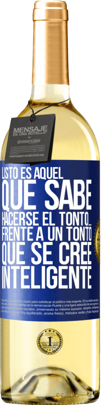 29,95 € Envío gratis | Vino Blanco Edición WHITE Listo es aquel que sabe hacerse el tonto… frente a un tonto que se cree inteligente Etiqueta Azul. Etiqueta personalizable Vino joven Cosecha 2023 Verdejo