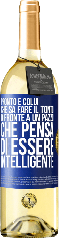 29,95 € Spedizione Gratuita | Vino bianco Edizione WHITE Pronto è colui che sa fare il tonto ... di fronte a un pazzo che pensa di essere intelligente Etichetta Blu. Etichetta personalizzabile Vino giovane Raccogliere 2023 Verdejo