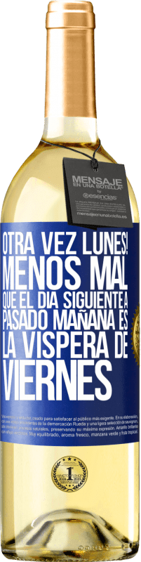 29,95 € Envío gratis | Vino Blanco Edición WHITE Otra vez lunes! Menos mal que el día siguiente a pasado mañana es la víspera de viernes Etiqueta Azul. Etiqueta personalizable Vino joven Cosecha 2023 Verdejo