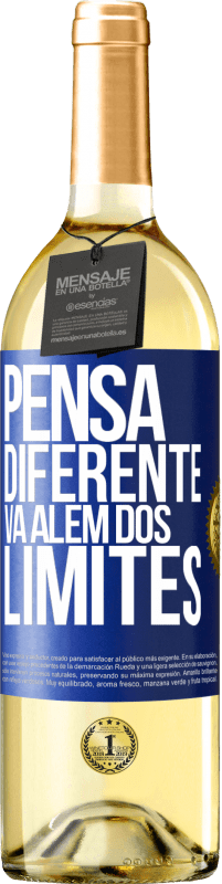 29,95 € Envio grátis | Vinho branco Edição WHITE Pensa diferente. Vá além dos limites Etiqueta Azul. Etiqueta personalizável Vinho jovem Colheita 2024 Verdejo