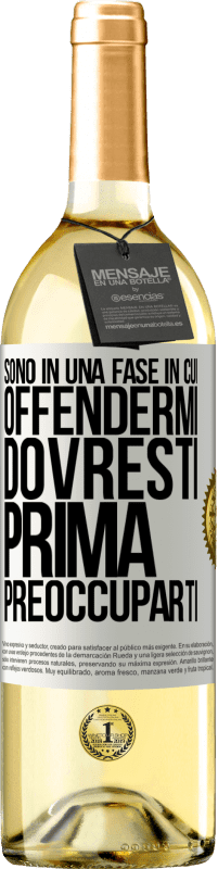 29,95 € Spedizione Gratuita | Vino bianco Edizione WHITE Sono in una fase in cui offendermi, dovresti prima preoccuparti Etichetta Bianca. Etichetta personalizzabile Vino giovane Raccogliere 2024 Verdejo