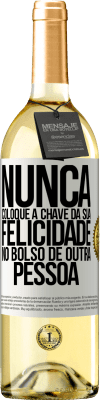 29,95 € Envio grátis | Vinho branco Edição WHITE Nunca coloque a chave da sua felicidade no bolso de outra pessoa Etiqueta Branca. Etiqueta personalizável Vinho jovem Colheita 2025 Verdejo