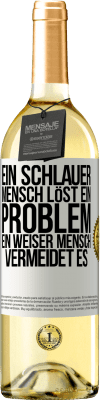 29,95 € Kostenloser Versand | Weißwein WHITE Ausgabe Ein schlauer Mensch löst ein Problem. Ein weiser Mensch vermeidet es Weißes Etikett. Anpassbares Etikett Junger Wein Ernte 2025 Verdejo
