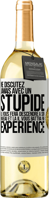 29,95 € Envoi gratuit | Vin blanc Édition WHITE Ne discutez jamais avec un stupide. Il vous fera descendre à son niveau et là il vous battra par expérience Étiquette Blanche. Étiquette personnalisable Vin jeune Récolte 2024 Verdejo