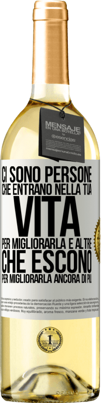 29,95 € Spedizione Gratuita | Vino bianco Edizione WHITE Ci sono persone che entrano nella tua vita per migliorarla e altre che escono per migliorarla ancora di più Etichetta Bianca. Etichetta personalizzabile Vino giovane Raccogliere 2024 Verdejo