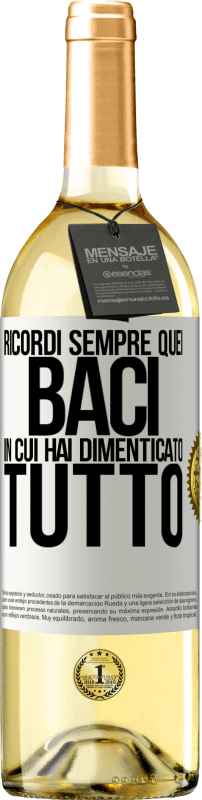 29,95 € Spedizione Gratuita | Vino bianco Edizione WHITE Ricordi sempre quei baci in cui hai dimenticato tutto Etichetta Bianca. Etichetta personalizzabile Vino giovane Raccogliere 2024 Verdejo