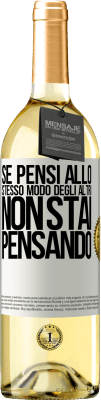 29,95 € Spedizione Gratuita | Vino bianco Edizione WHITE Se pensi allo stesso modo degli altri, non stai pensando Etichetta Bianca. Etichetta personalizzabile Vino giovane Raccogliere 2023 Verdejo