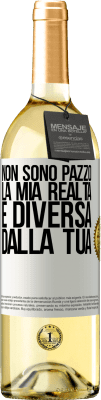 29,95 € Spedizione Gratuita | Vino bianco Edizione WHITE Non sono pazzo, la mia realtà è diversa dalla tua Etichetta Bianca. Etichetta personalizzabile Vino giovane Raccogliere 2025 Verdejo