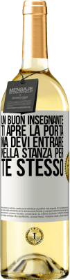 29,95 € Spedizione Gratuita | Vino bianco Edizione WHITE Un buon insegnante ti apre la porta, ma devi entrare nella stanza per te stesso Etichetta Bianca. Etichetta personalizzabile Vino giovane Raccogliere 2025 Verdejo